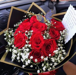 BUQUET DE 12 ROSAS