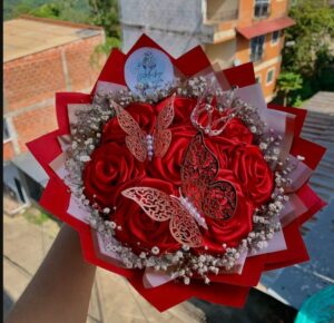 BUQUET DE ROSAS ETERNAS